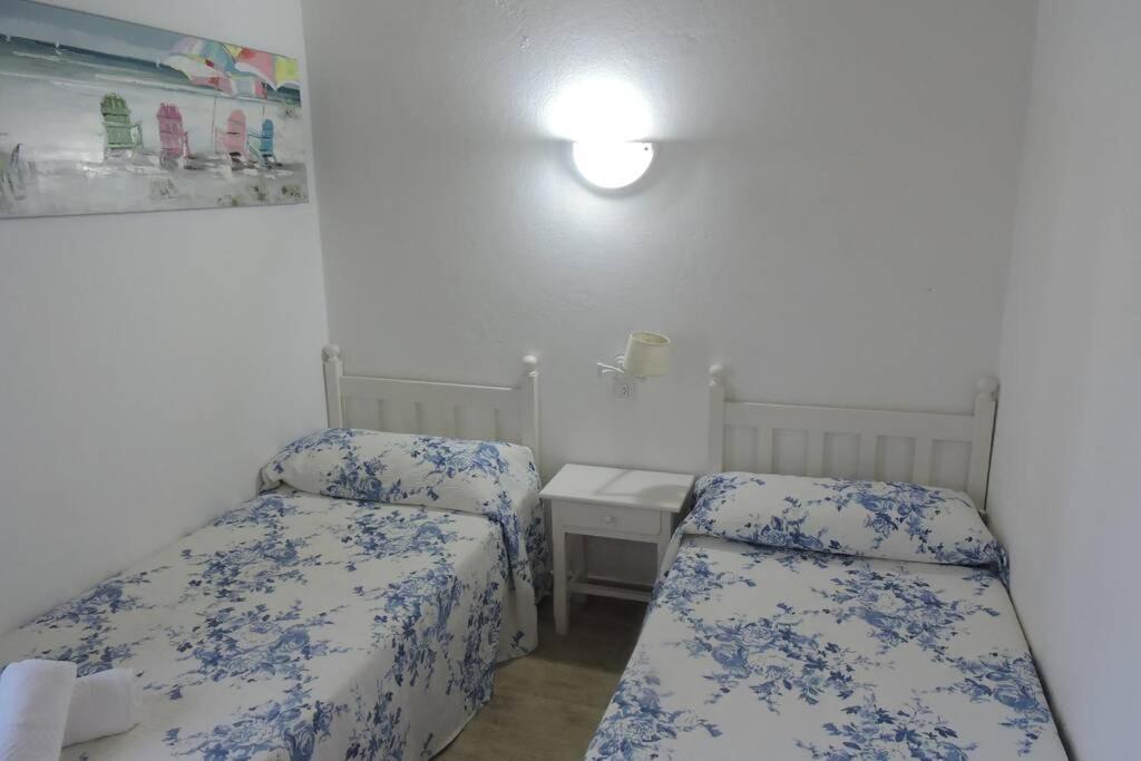 Chalet Cerca De La Playa Кала'н Бош Екстериор снимка