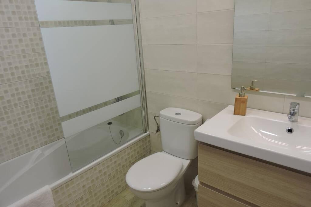 Chalet Cerca De La Playa Кала'н Бош Екстериор снимка